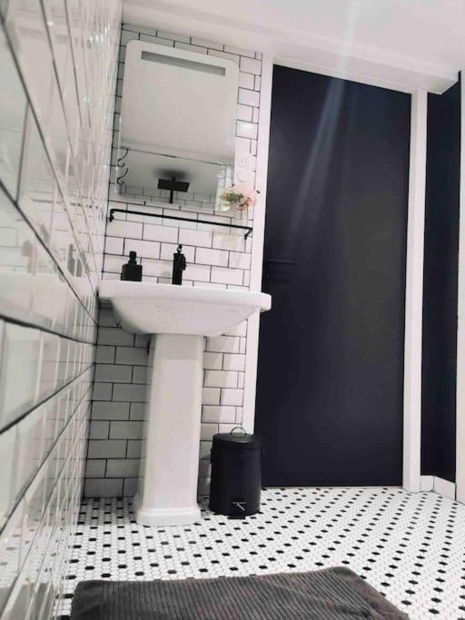Chalet Cosy Secteur Calme Tram A 120 M Gare Aeroport 瑟农 外观 照片